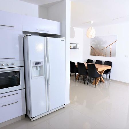 Aristone Luxury Apartment ทิเบเรียส ภายนอก รูปภาพ
