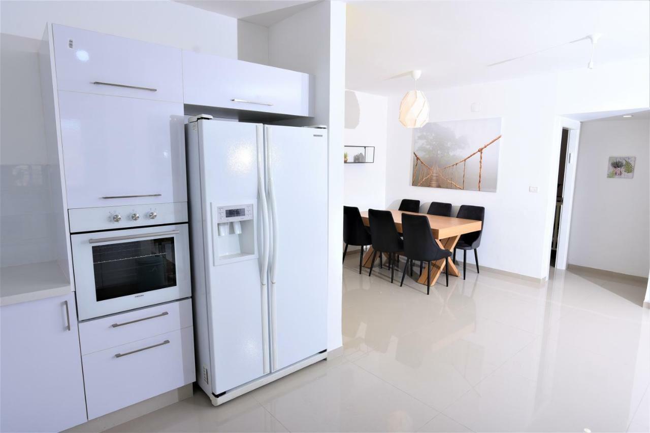 Aristone Luxury Apartment ทิเบเรียส ภายนอก รูปภาพ