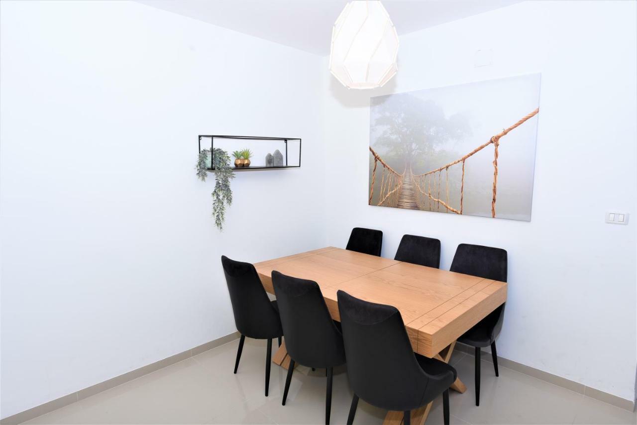 Aristone Luxury Apartment ทิเบเรียส ภายนอก รูปภาพ